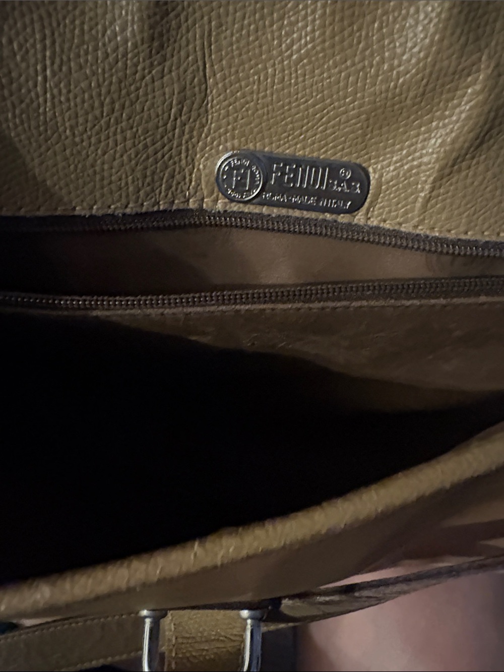 Fendi Crossbody Messenger Bag in Olive Green in excellent condition - Picture 4 of 6